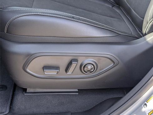 New 2025 Jeep Grand Cherokee Altitude image 18