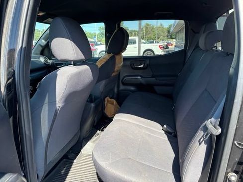 Used 2019 Toyota Tacoma TRD Sport AWD/4WD image 16