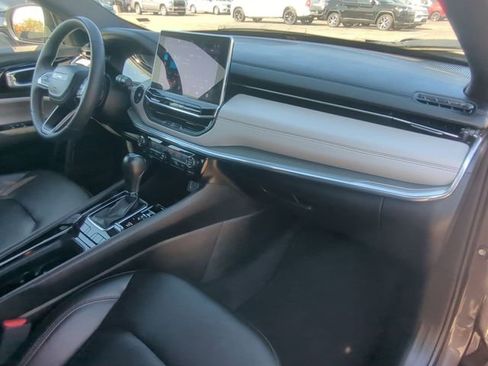 Used 2024 Jeep Compass Limited image 26