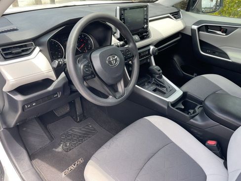 Used 2020 Toyota RAV4 XLE w/ Convenience Package FWD image 10