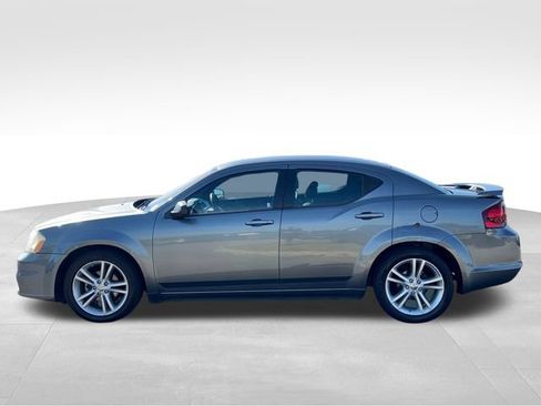 Used 2013 Dodge Avenger SE FWD image 2