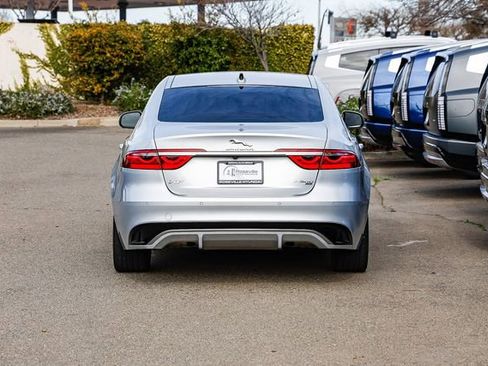Used 2021 Jaguar XF R-Dynamic SE image 4