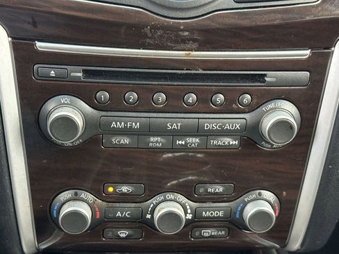 Used 2016 Nissan Pathfinder Platinum w/ Family Entertainment Package image 27