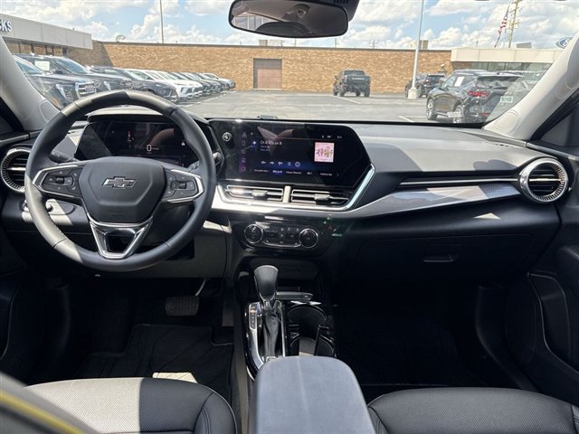 Used 2025 Chevrolet Trax ACTIV w/ Driver Confidence Package FWD image 19