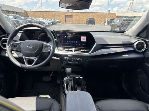 Used 2025 Chevrolet Trax ACTIV w/ Driver Confidence Package FWD image 19