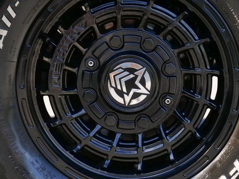 Used 2020 Jeep Gladiator Overland image 9