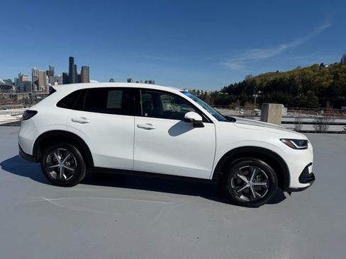 Used 2023 Honda HR-V EX-L image 3