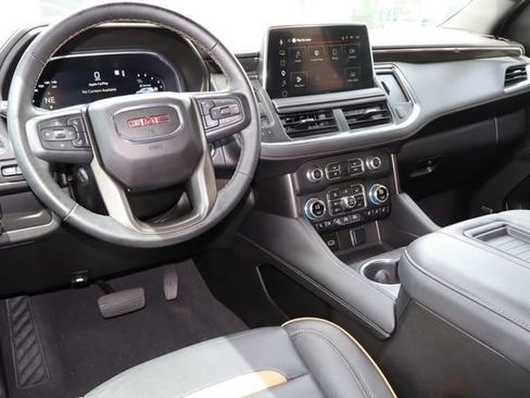 Used 2023 GMC Yukon AT4 w/ Technology Package AWD/4WD image 5