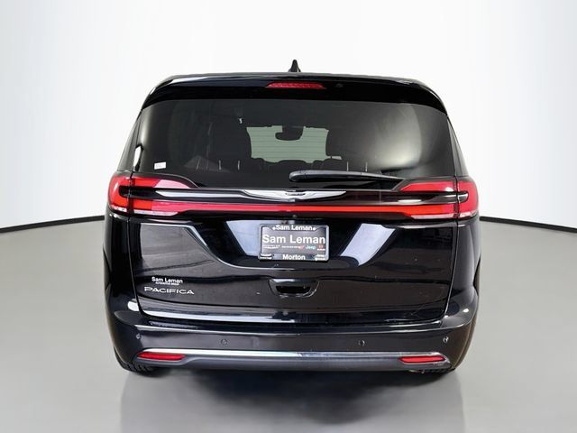 Used 2024 Chrysler Pacifica Touring-L FWD image 6