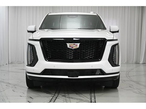 Used 2025 Cadillac Escalade Sport Platinum image 3