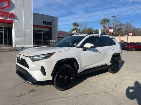 Used 2023 Toyota RAV4 SE image 1