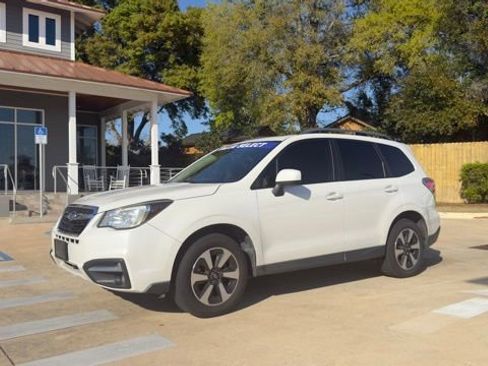 Used 2017 Subaru Forester 2.5i Premium image 2
