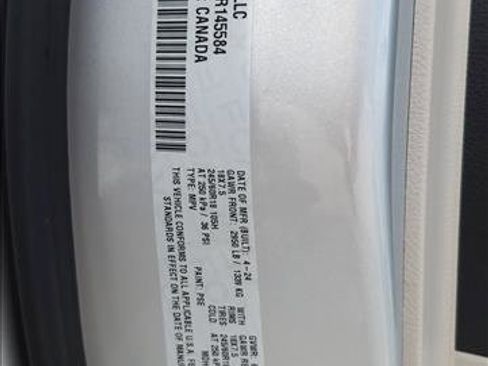 Used 2024 Chrysler Pacifica Limited FWD image 26