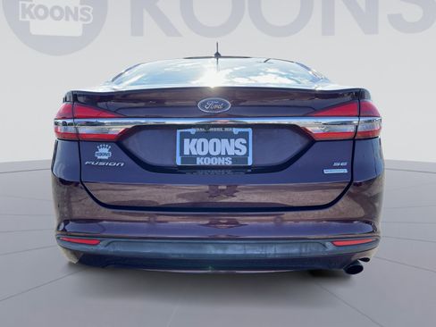 Used 2017 Ford Fusion SE w/ Fusion SE Technology Package image 5