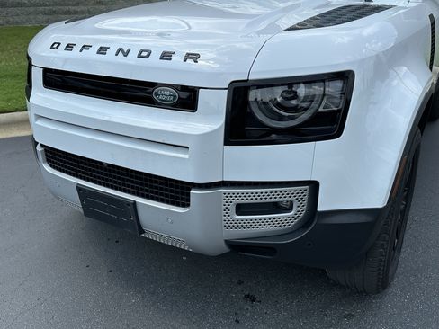Used 2025 Land Rover Defender 110 S AWD/4WD image 11