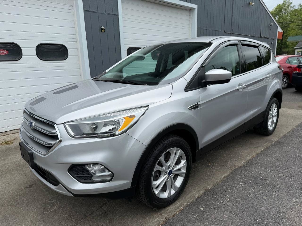 Used 2017 Ford Escape SE AWD/4WD image 1