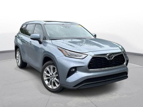 Used 2023 Toyota Highlander Limited FWD image 4
