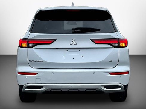 Used 2023 Mitsubishi Outlander SE AWD/4WD image 5