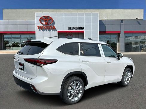 New 2026 Toyota Highlander Limited AWD/4WD image 3