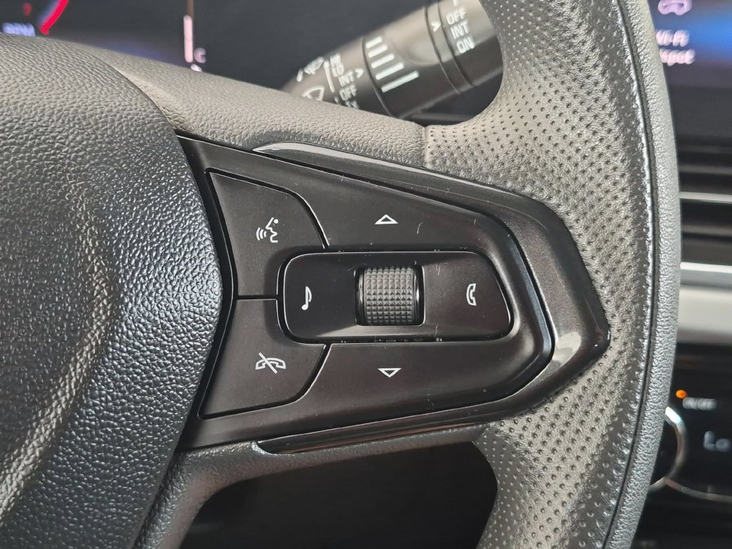 Used 2026 Chevrolet Trax LT FWD image 19