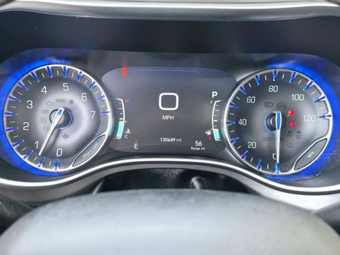 Used 2018 Chrysler Pacifica Limited FWD image 19