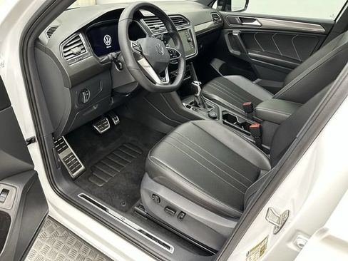 Certified 2024 Volkswagen Tiguan SE R-Line AWD/4WD image 12