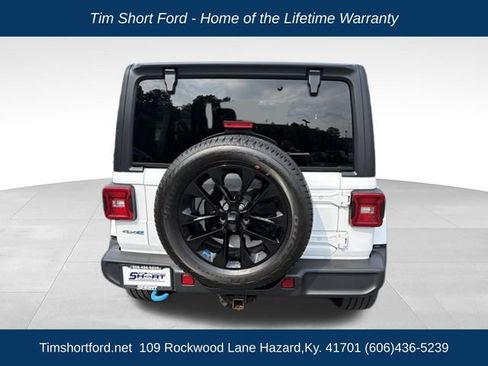 Used 2023 Jeep Wrangler Unlimited Sahara w/ Cold Weather Group AWD/4WD image 6