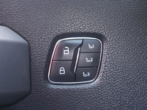 Used 2020 Ford F250 Platinum w/ FX4 Off-Road Package image 27