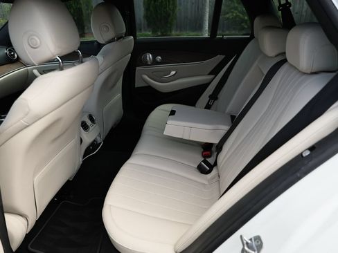 Used 2017 Mercedes-Benz E 400 4MATIC Wagon image 25