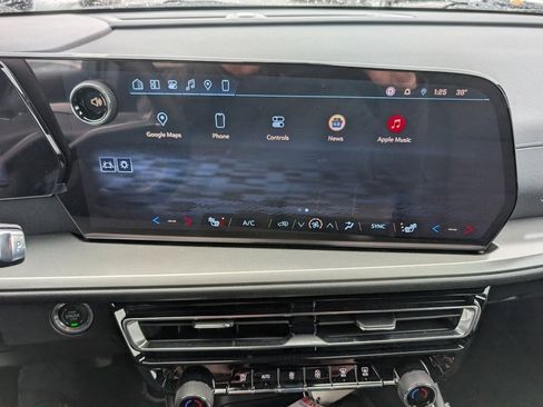 Certified 2026 Chevrolet Traverse LT w/ Sun and Wheel Package image 15