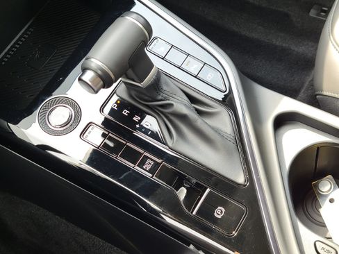 Certified 2024 Kia Niro EX FWD image 23