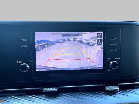 Used 2022 Kia Carnival LX FWD image 28