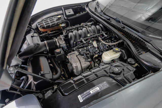 Used 2003 Chevrolet Corvette Coupe w/ Preferred Equipment Group RWD image 39