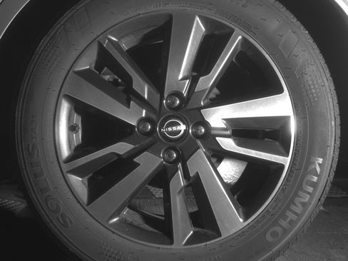 Used 2025 Nissan Versa SV FWD image 14