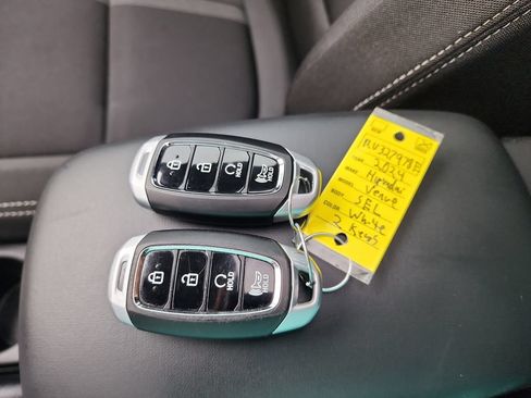 Used 2024 Hyundai Venue SEL FWD image 42