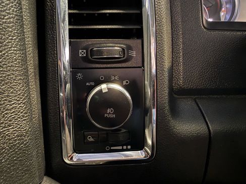 Used 2017 RAM 3500 Laramie w/ Convenience Group image 11