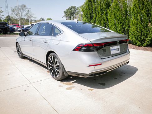 Used 2025 Honda Accord Touring image 9