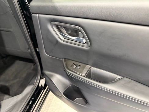 Used 2025 Nissan Rogue SV image 25