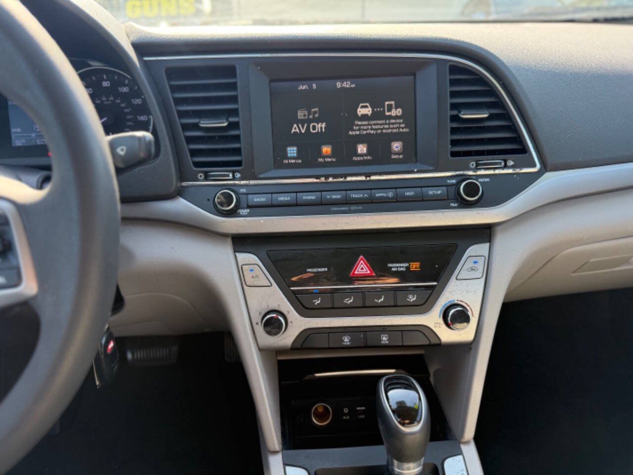 Used 2017 Hyundai Elantra SE FWD image 25