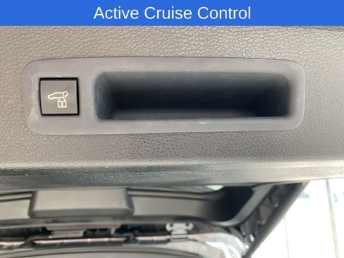 Used 2025 Toyota Sienna XLE Woodland Edition image 15