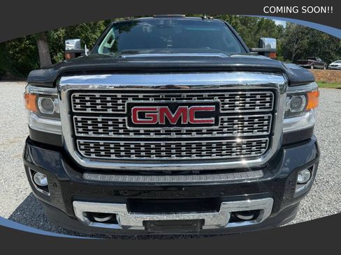 Used 2019 GMC Sierra 2500 Denali w/ Duramax Plus Package AWD/4WD image 8