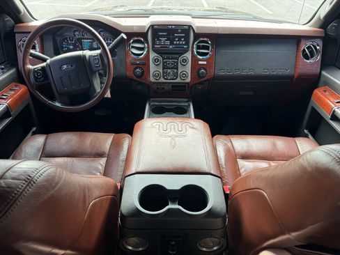 Used 2014 Ford F250 King Ranch w/ King Ranch w/Chrome Package image 17