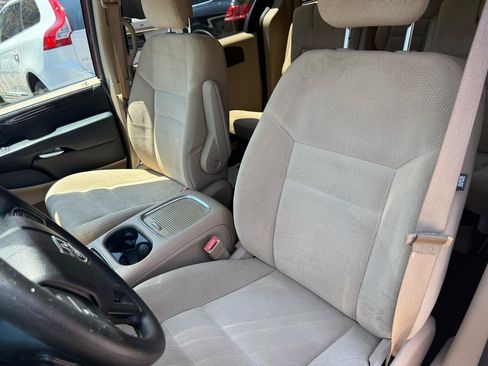Used 2016 Dodge Grand Caravan SXT FWD image 6