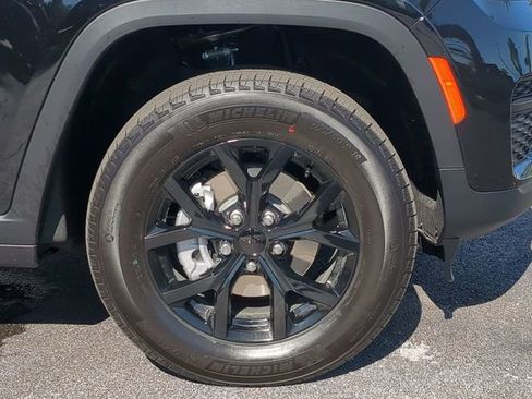 New 2025 Jeep Grand Cherokee 4WD image 11