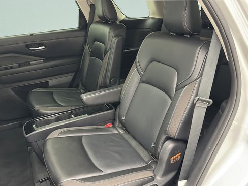 Used 2024 Nissan Pathfinder SL w/ SL Premium Package AWD/4WD image 11