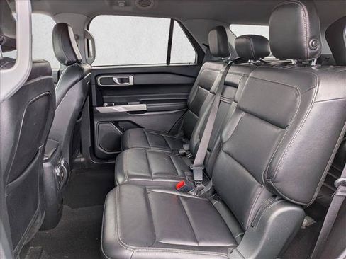Used 2020 Ford Explorer XLT w/ Equipment Group 202A AWD/4WD image 19