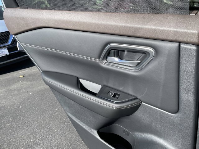 Used 2023 Nissan Rogue Platinum w/ Platinum Premium Package AWD/4WD image 11