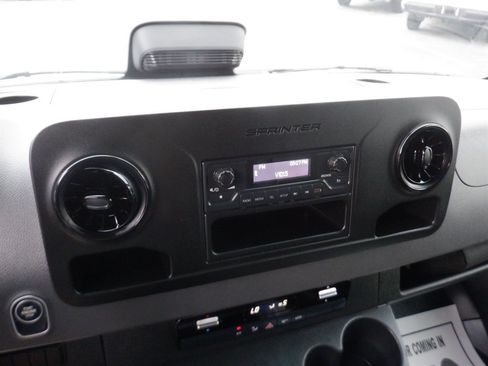 Used 2025 Mercedes-Benz Sprinter 2500 image 18