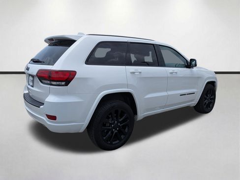 Used 2017 Jeep Grand Cherokee Altitude AWD/4WD image 12