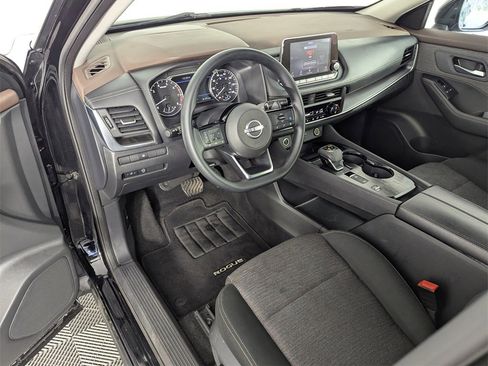 Used 2023 Nissan Rogue SV image 11